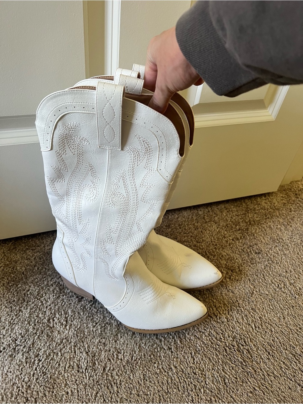 White Amazon Women's Western Cowboy Boots - Classic Stitch Detail